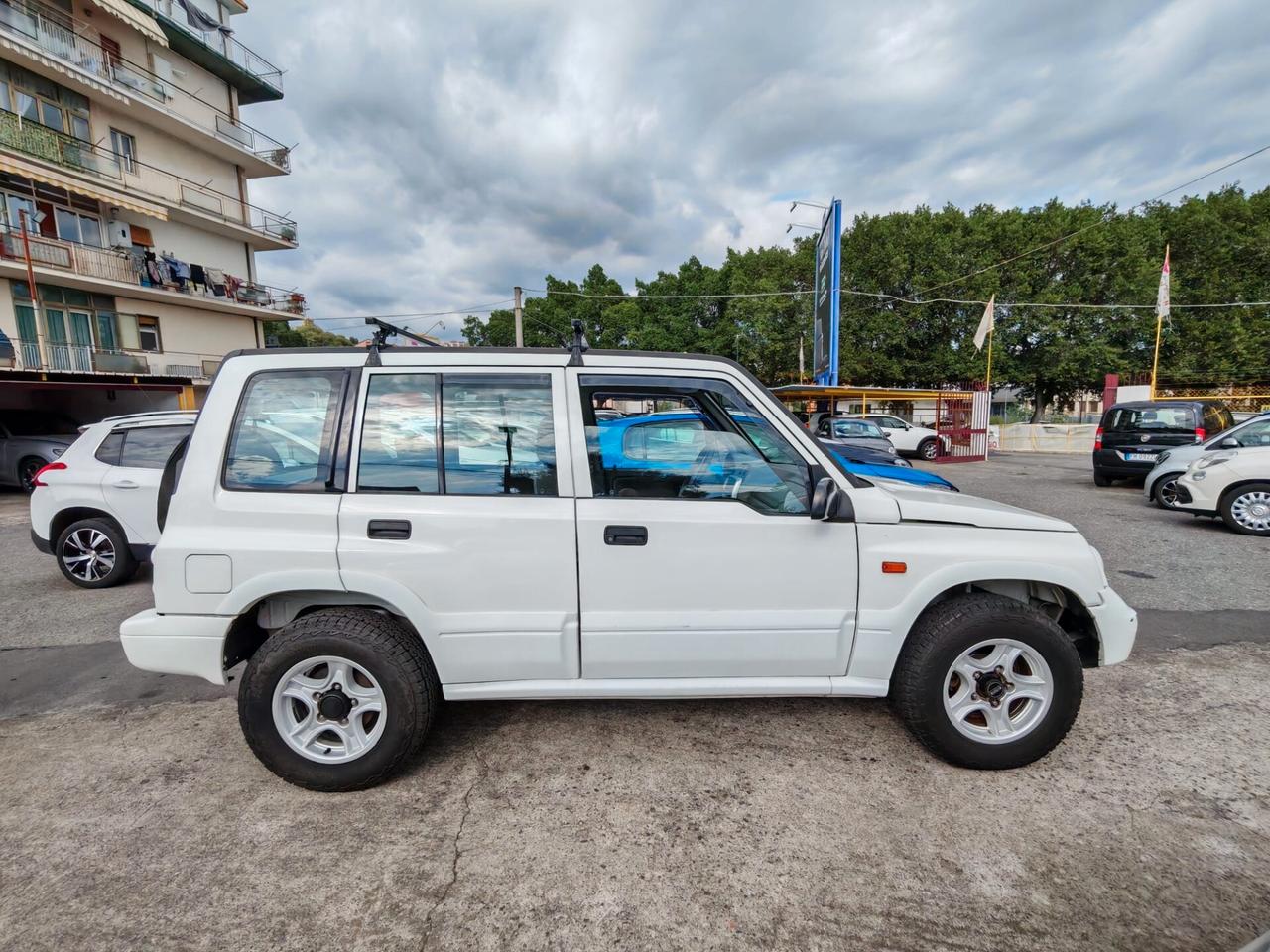 Santana PS 300 350 1.6 HDI Metal Top cat 5p.