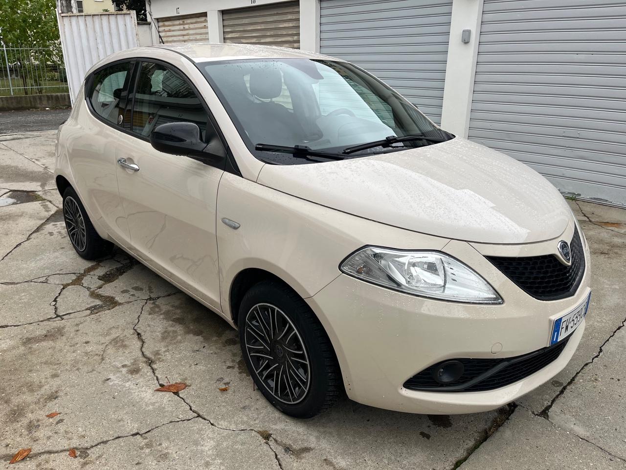 Lancia Ypsilon 1.2 69 CV 5 porte GPL Ecochic Gold