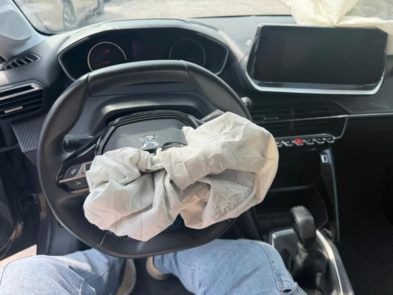 Peugeot 208 sinistrato - 2021