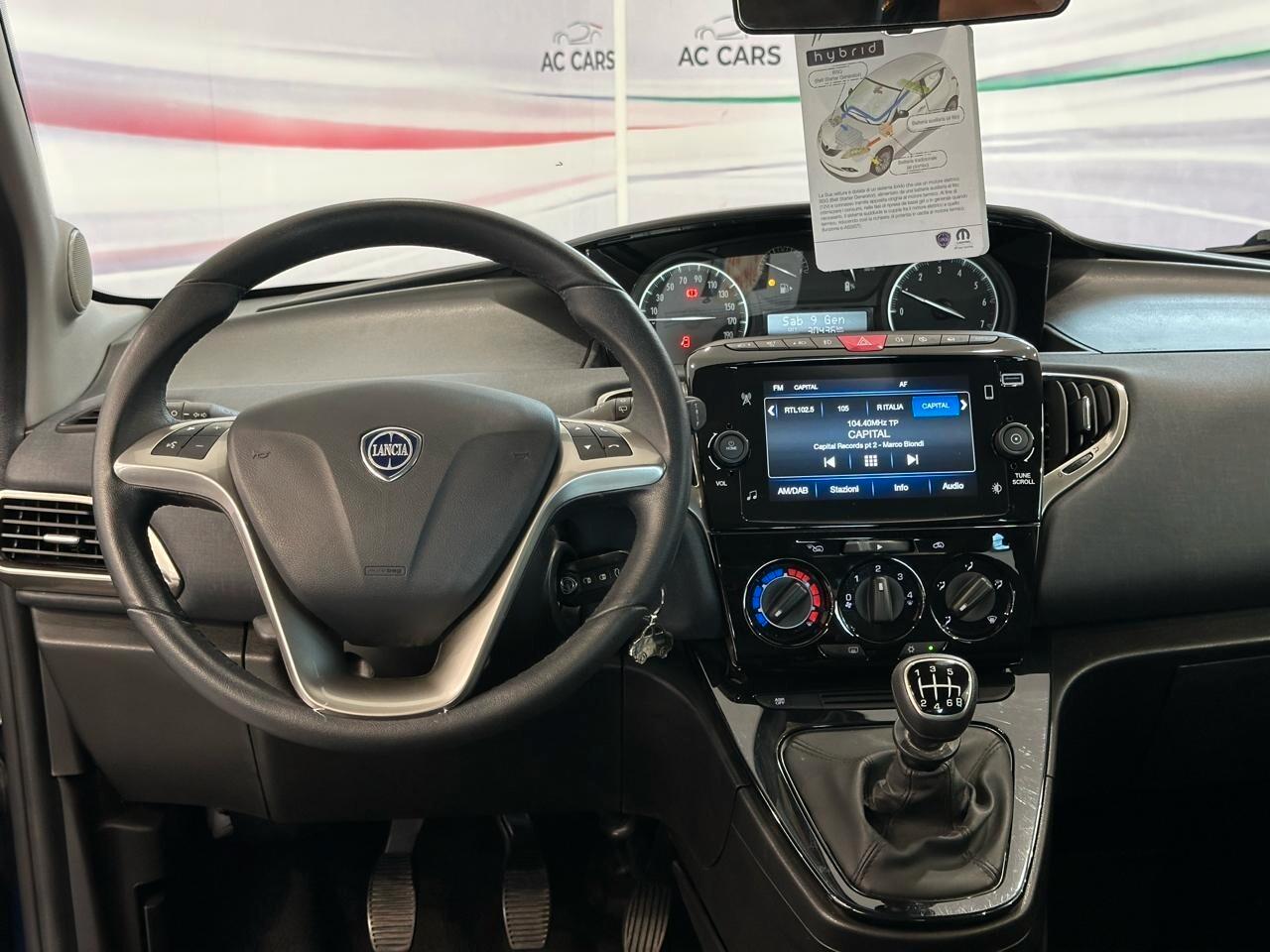 Lancia Ypsilon 1.0 FireFly 5 porte S&S Hybrid Ecochic Silver