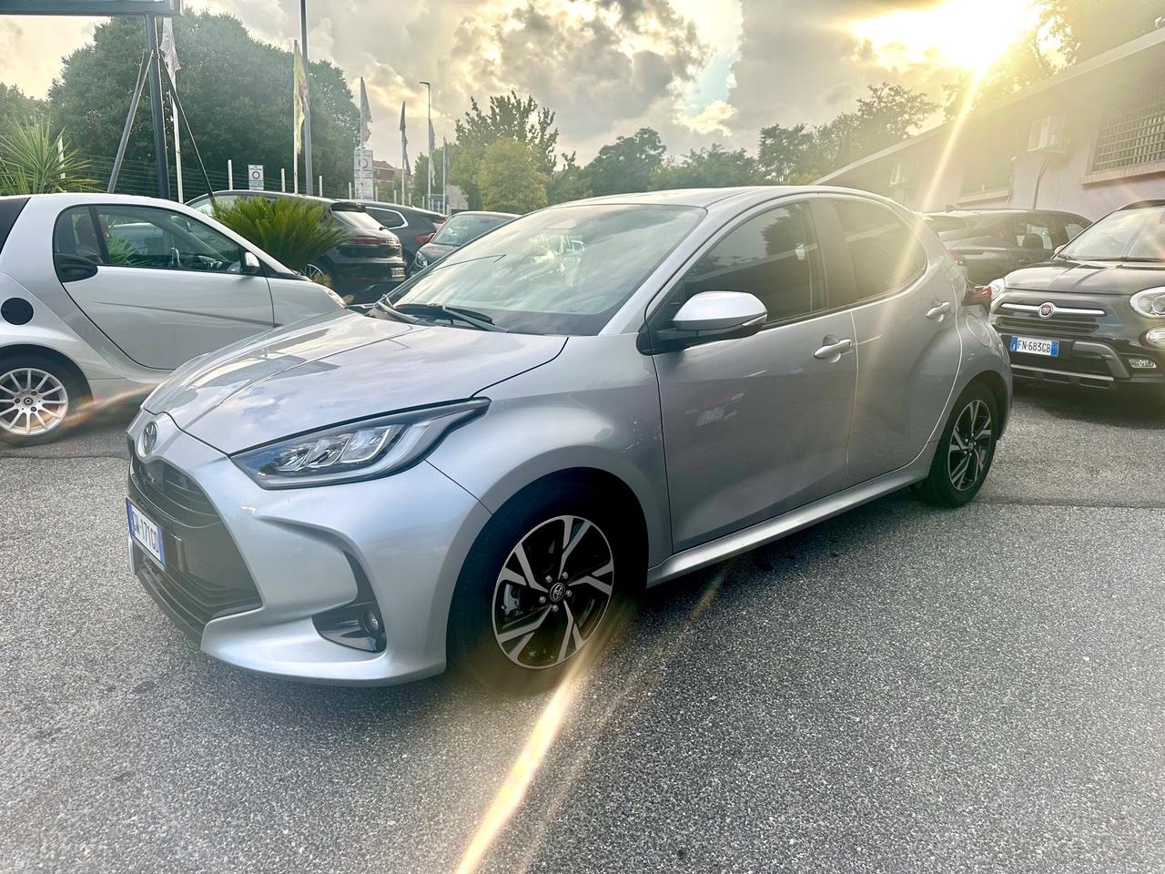 Toyota Yaris 1.5 Hybrid 5 porte Trend 2500 km! Full optional Nessun obbligo finanziario Permute