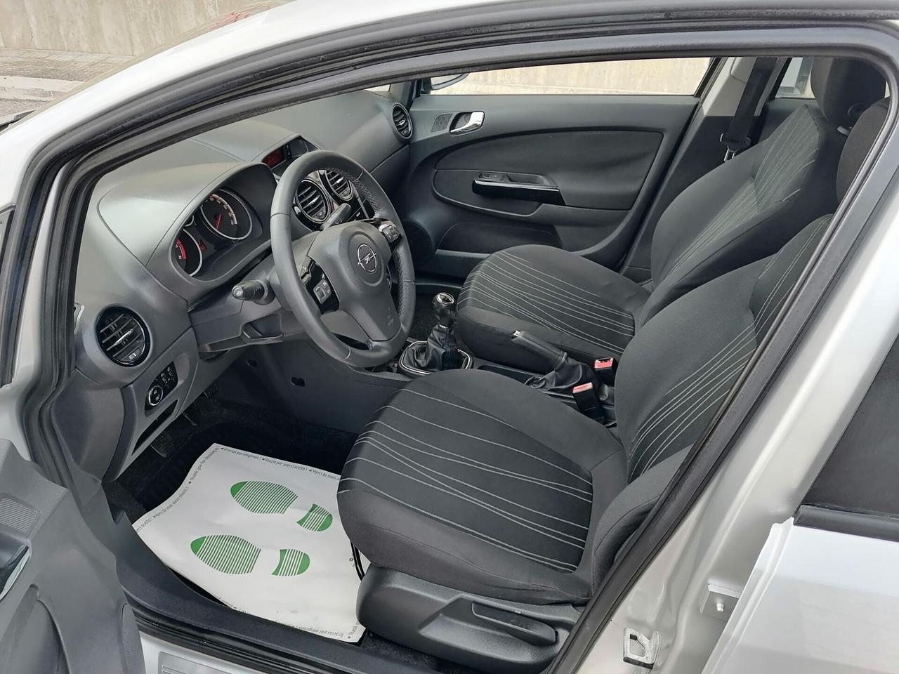 Opel Corsa 1.2 benzina 5 porte COSMO 2011