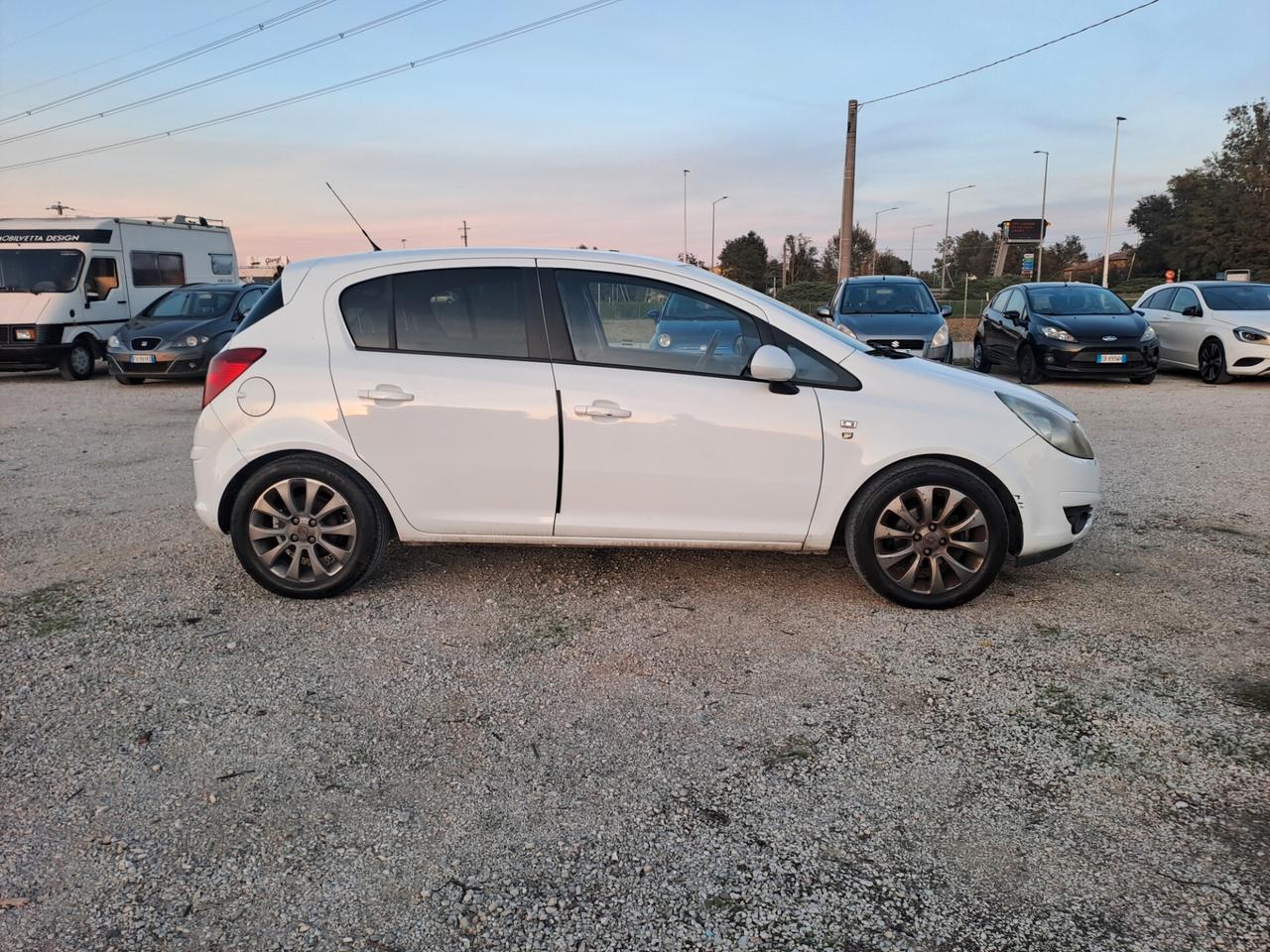 Opel Corsa 1.4 16V 5 porte Cosmo