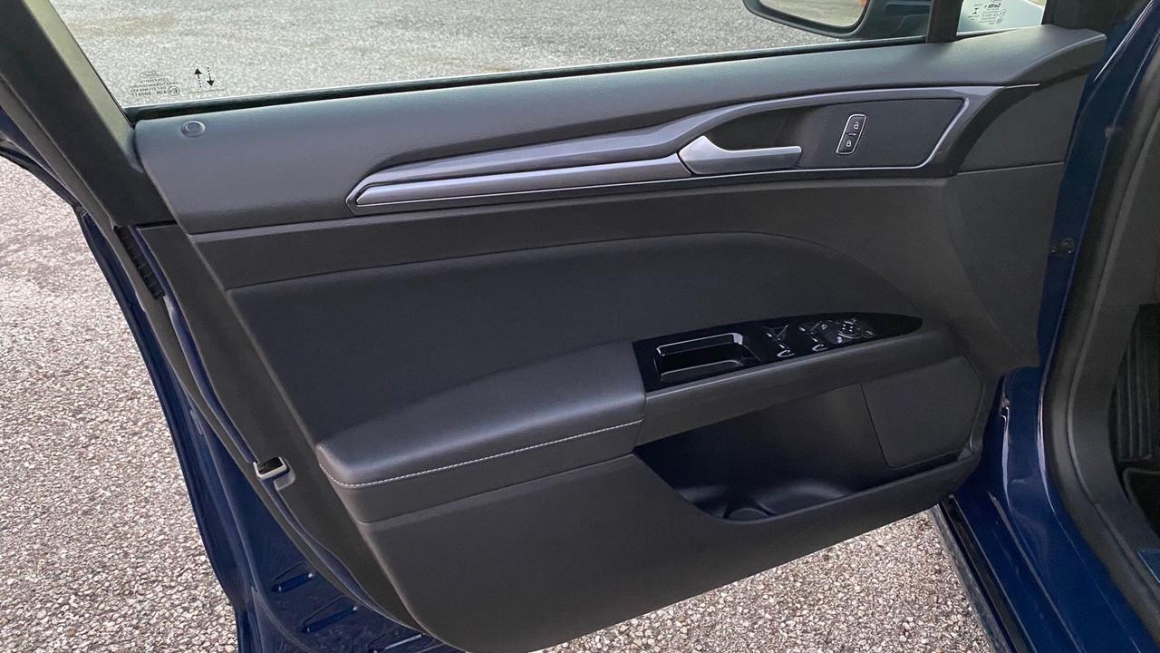 Ford Mondeo Full Hybrid 2.0 187 CV eCVT 4 porte Titanium Business