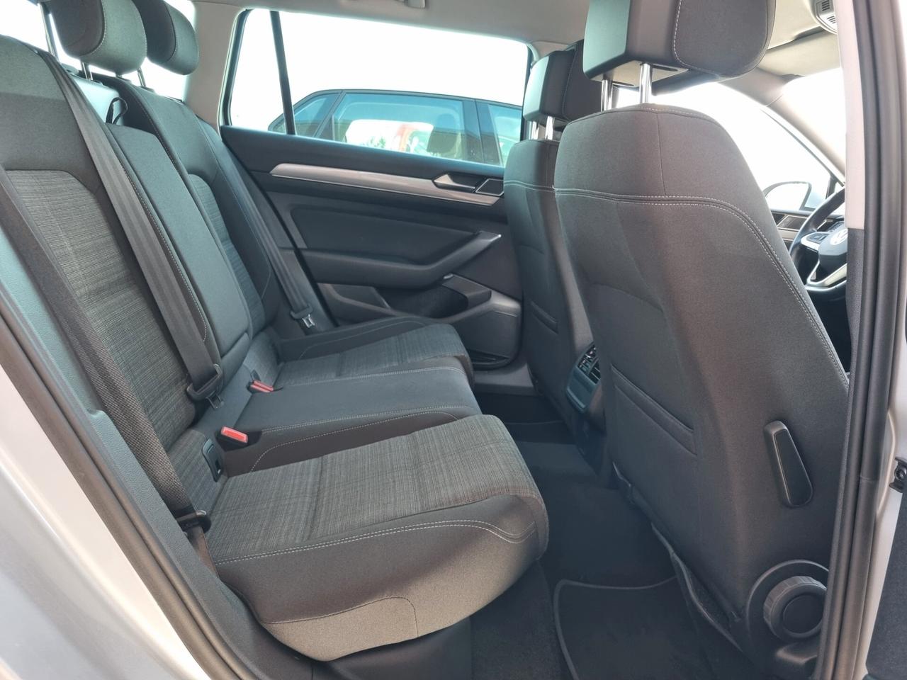 Volkswagen Passat VIII Variant 2.0 tdi Business 12
