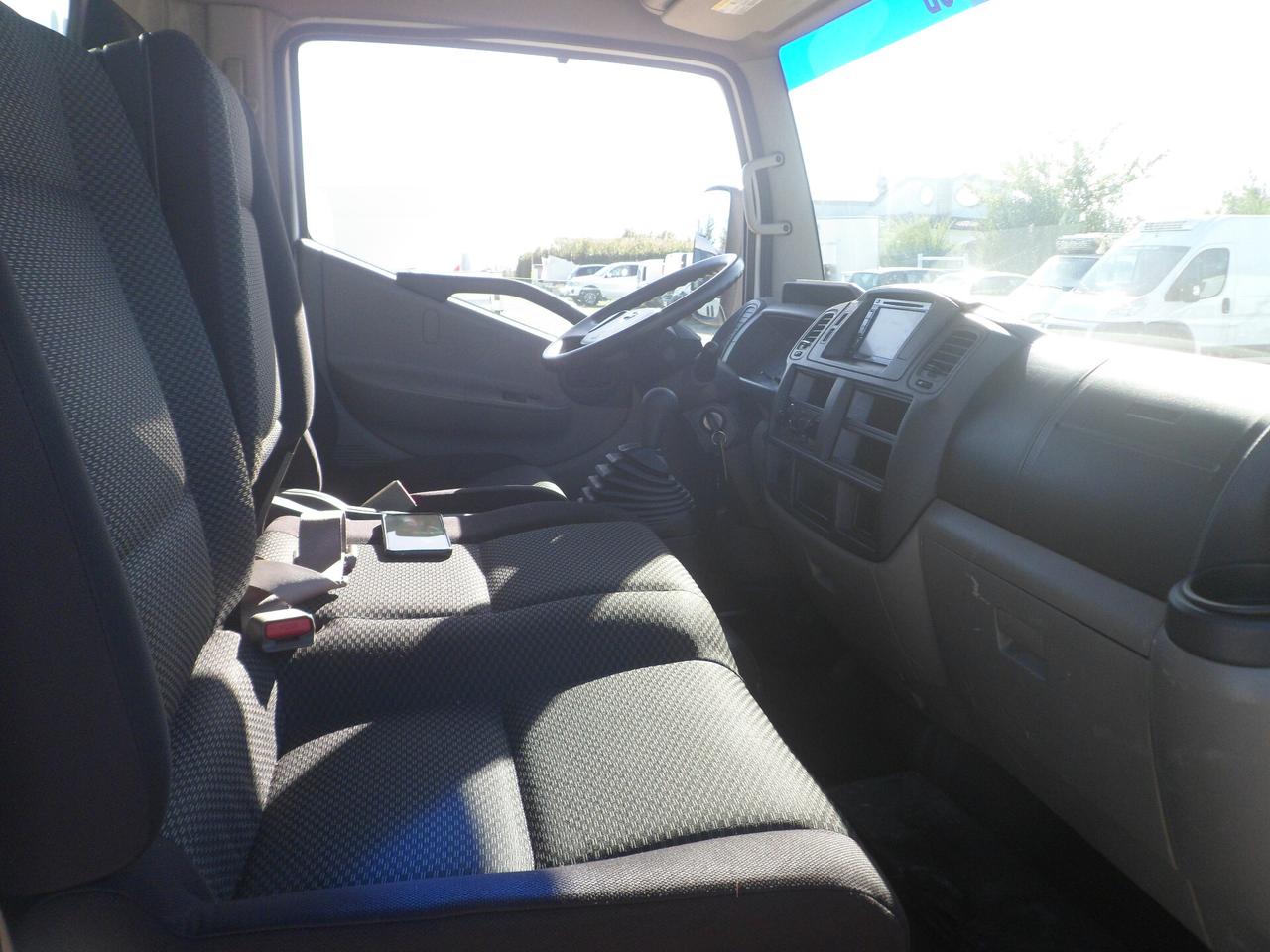 Nissan Cabstar cassone fisso