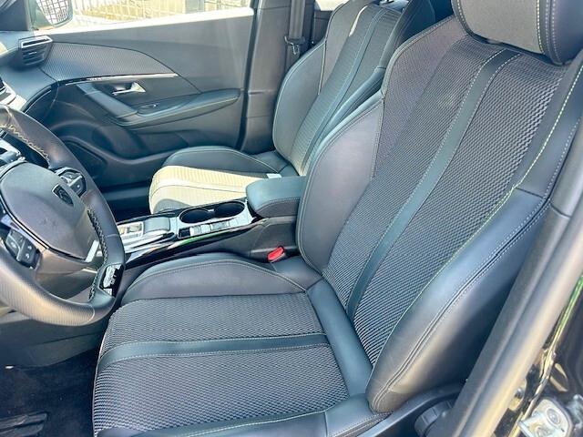 Peugeot 2008 PureTech 130 S&S EAT8 GT