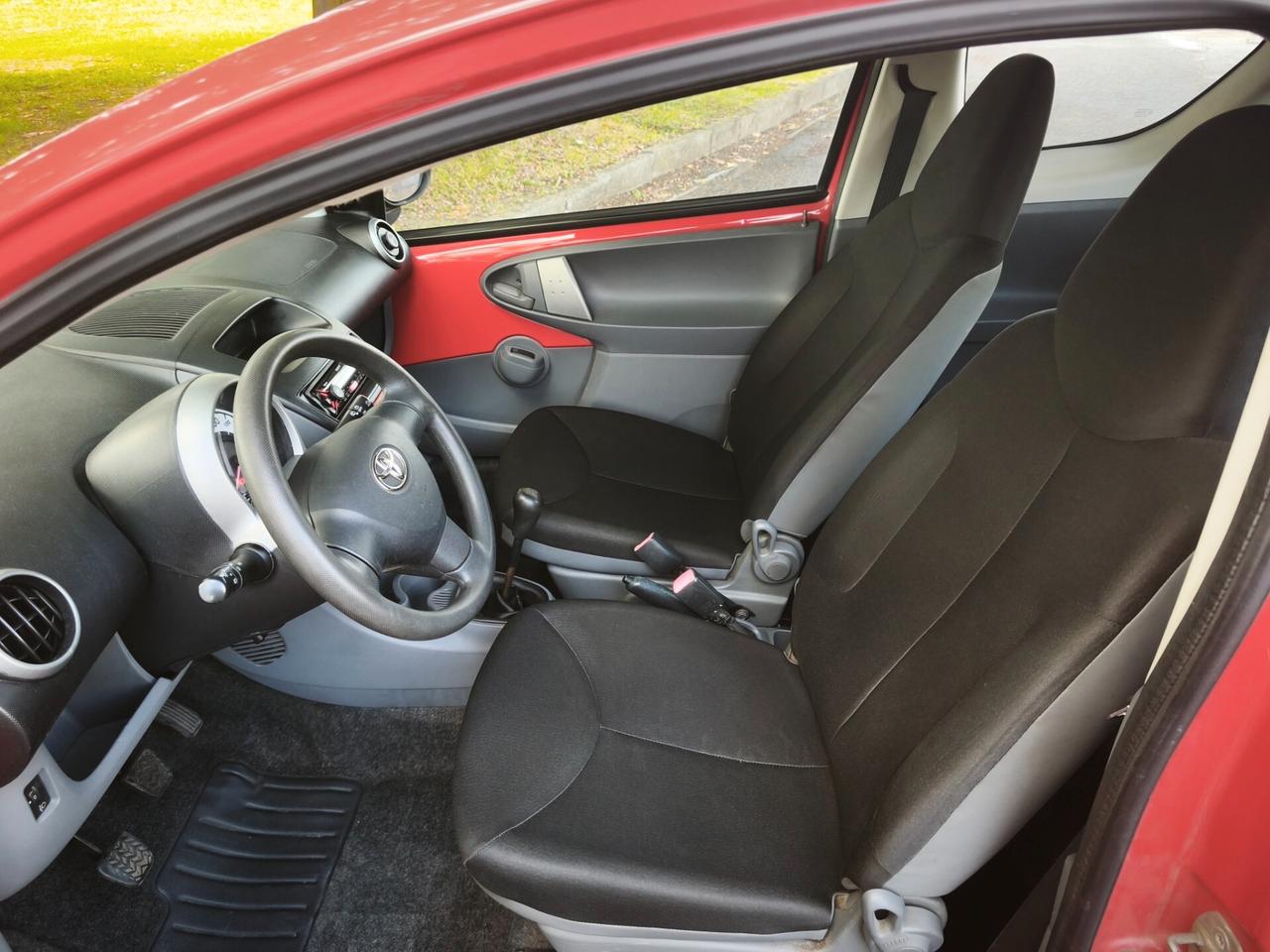 Toyota Aygo 1.0 12V VVT-i 3 porte Sol Connect Red Edition