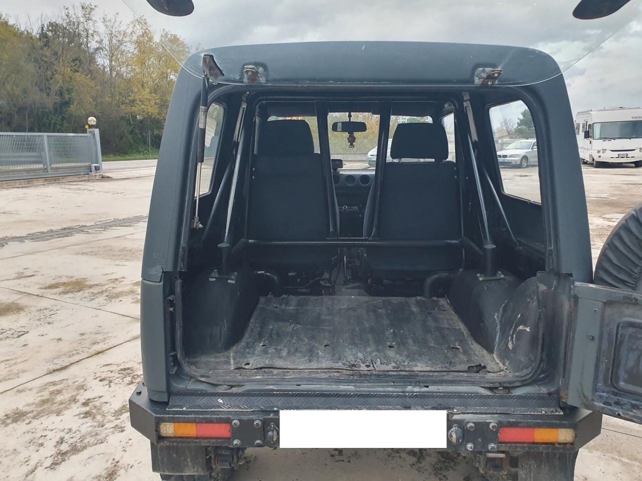 Suzuki SJ 413 SJ413 Berlina TA Autocarro