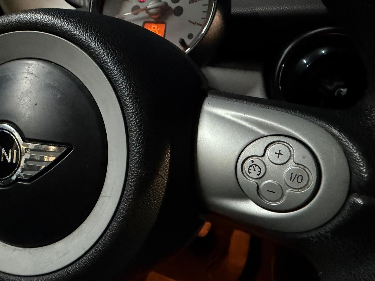Mini 1.6 16V One D Total Black okneopatentati