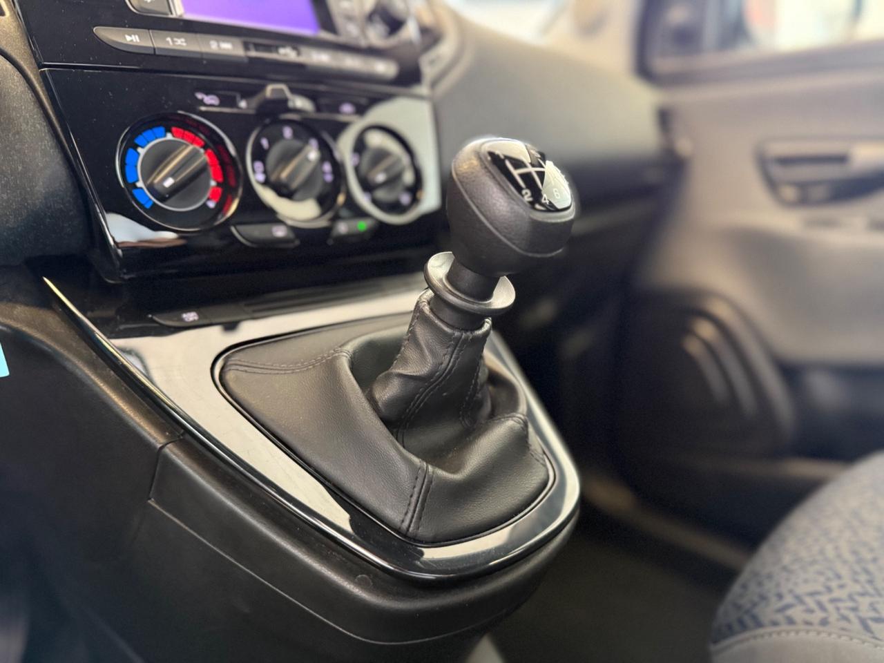 Lancia Ypsilon 1.0 FireFly 5 porte S&S Hybrid Ecochic Silver