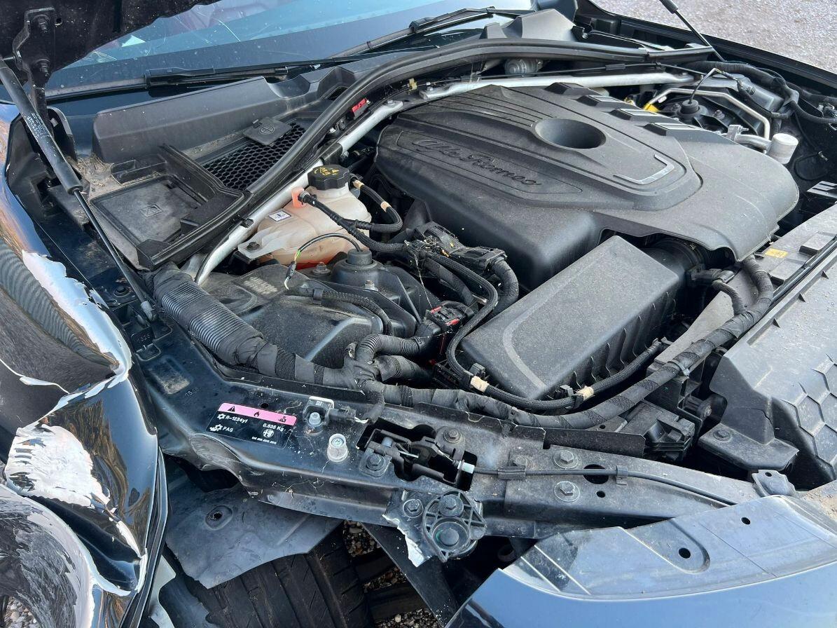 Alfa Romeo Giulia 2.2 Turbodiesel 180 CV AT8 Business Sport Launch Ed.