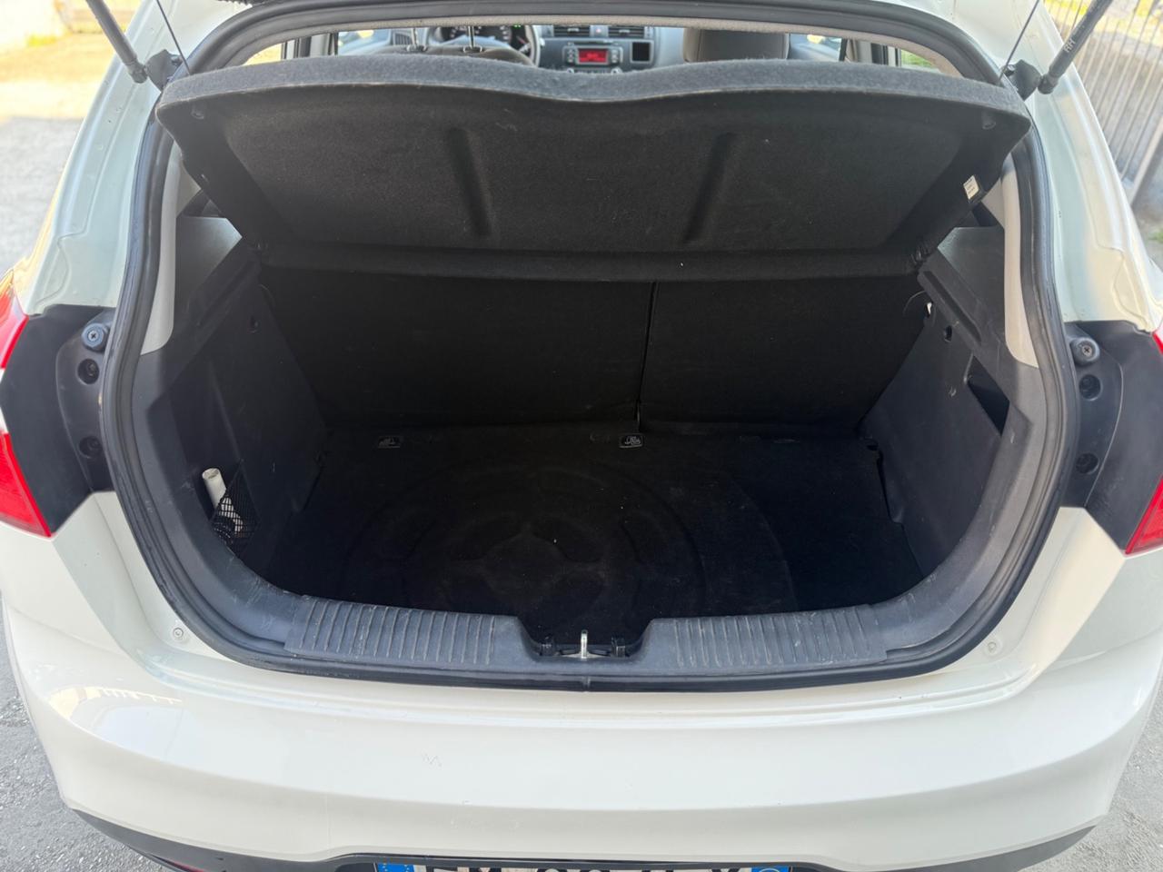 Kia Rio 1.1 CRDi 6 Marce NEOPAT. 2012 UNICO PROP.