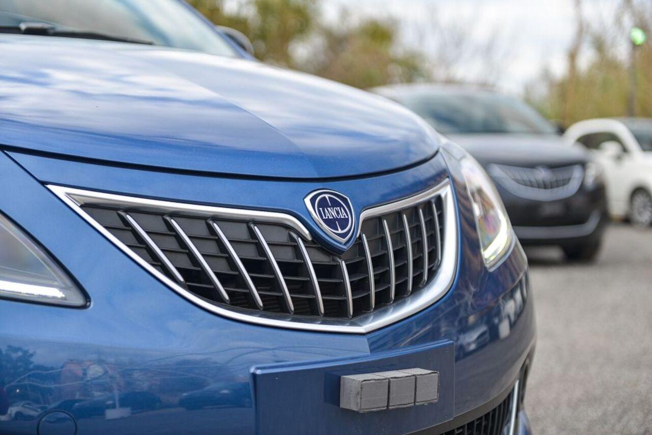 LANCIA Ypsilon III 2021 - Ypsilon 1.0 firefly hybrid Silver s&s 70cv