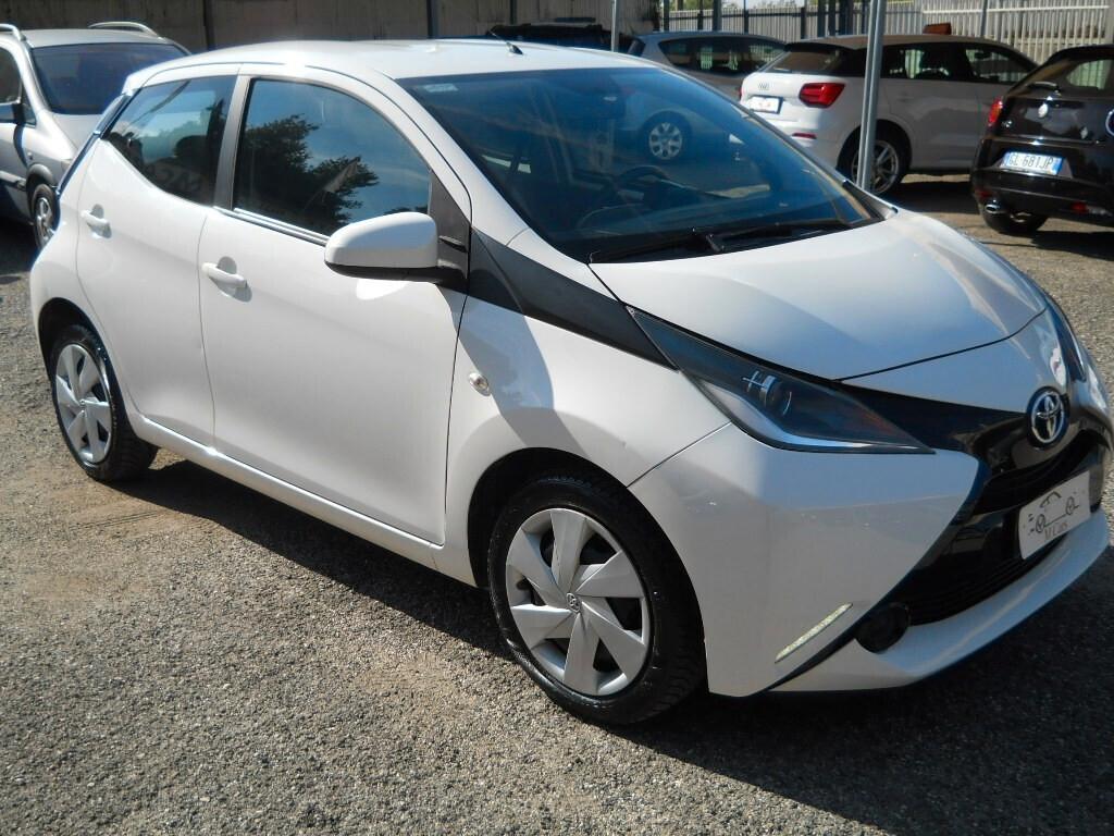 Toyota Aygo 1.0 VVT-i 69 CV 5 porte x-play MMT AUTOMATICA