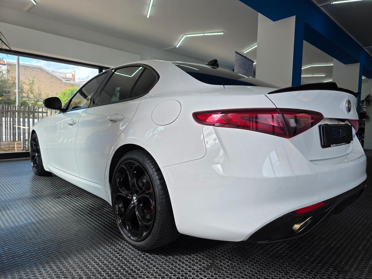 Alfa Romeo Giulia 2.2jtdm AT8 2017 99000km