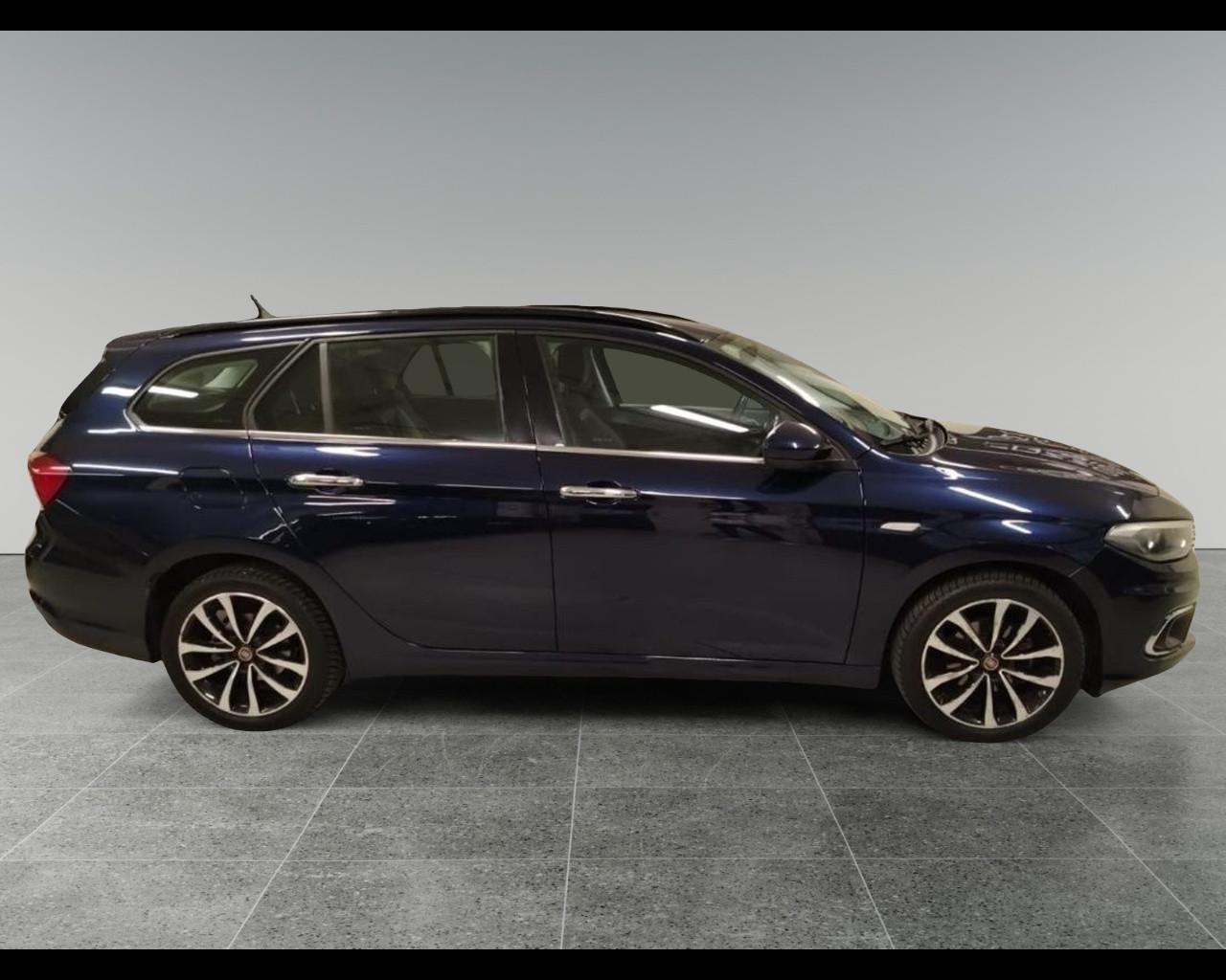 FIAT Tipo (2015-->) - Tipo 1.6 Mjt S&S SW Lounge
