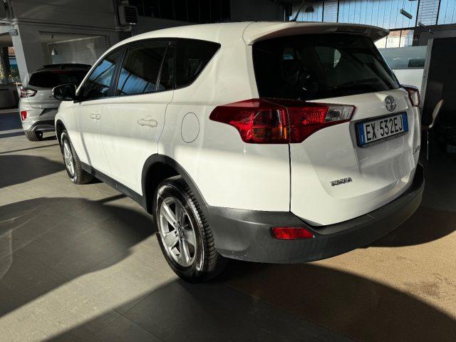 TOYOTA RAV 4 TD 2WD Style White Ed.