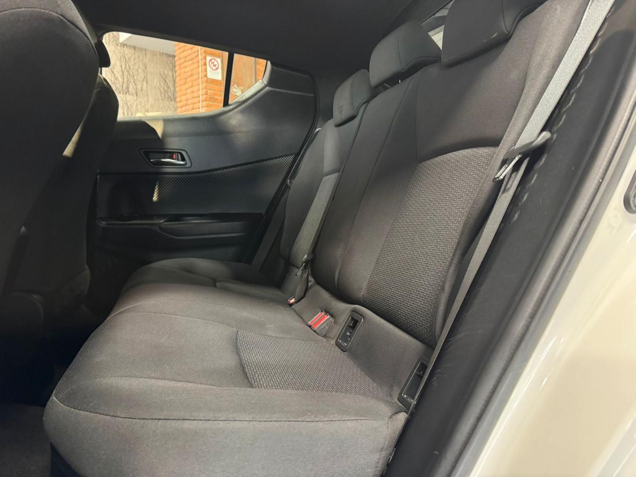 Toyota C-HR 1.8 Hybrid E-CVT Active