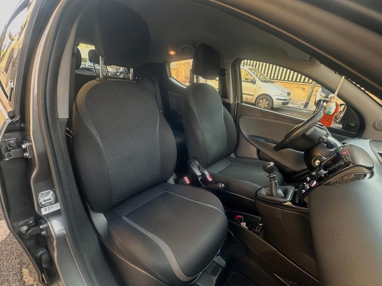 Lancia Ypsilon 1.2 69 CV 5 porte Gold