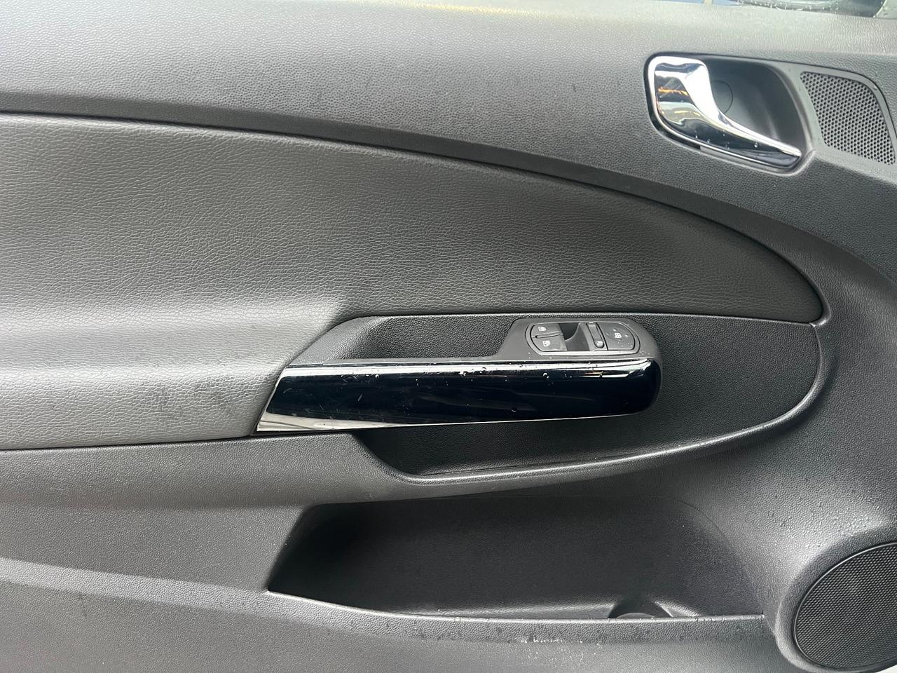 Opel Corsa 1.2 3 porte b-color