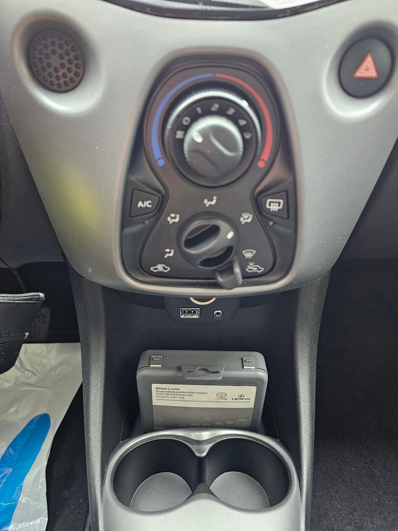 Toyota Aygo Connect 1.0 VVT-i 72 CV 5 porte TEAM D UNIPRO' ANDROID/APPLE CARPLAY NEOPAT OK