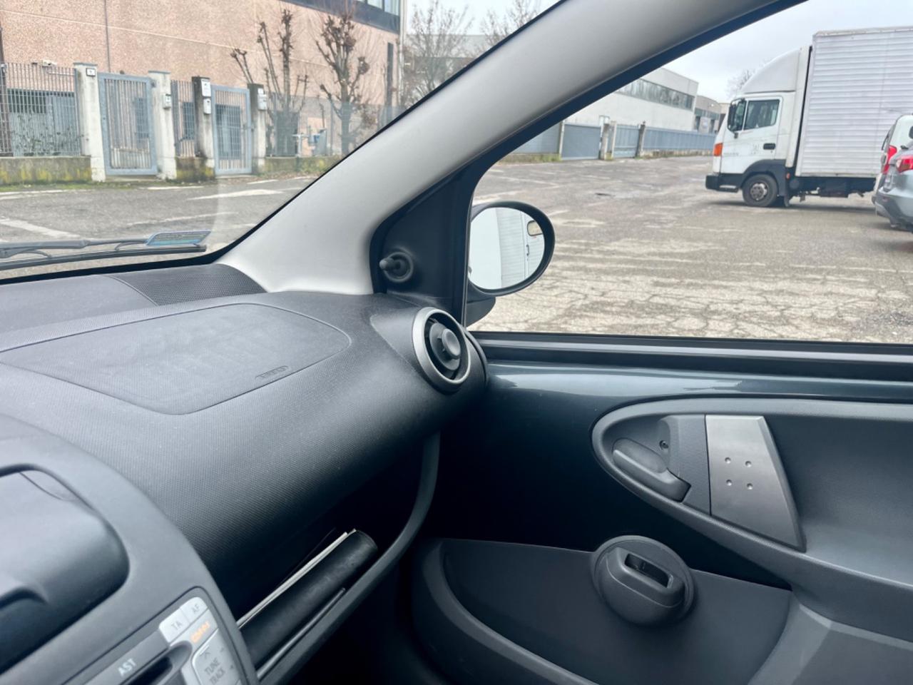 Toyota Aygo 1.0benz 2011 141.000km perfetta per neopatentati