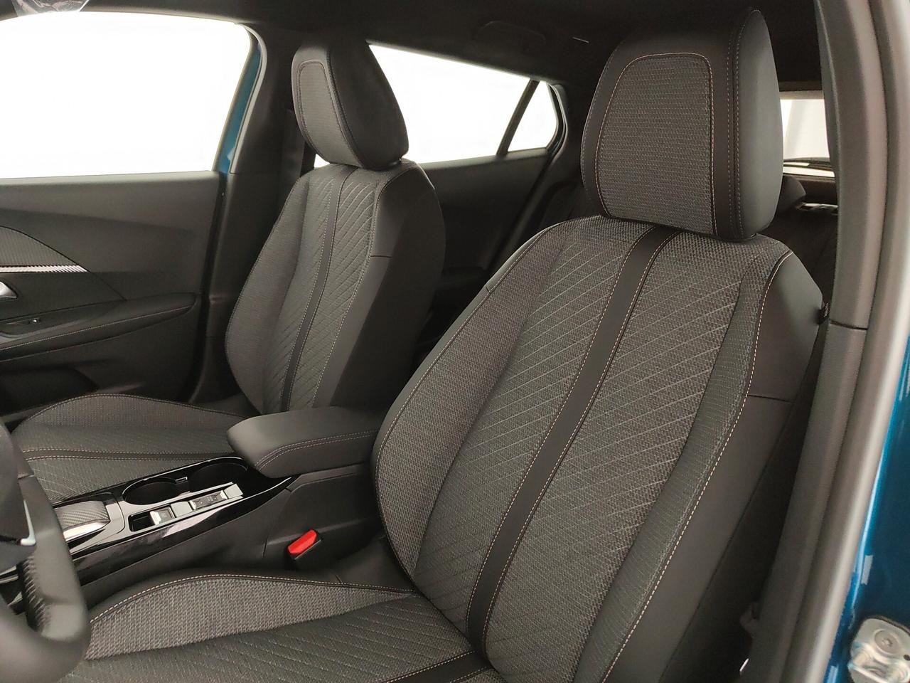 Peugeot 2008 PureTech 130 S&S EAT8 Allure