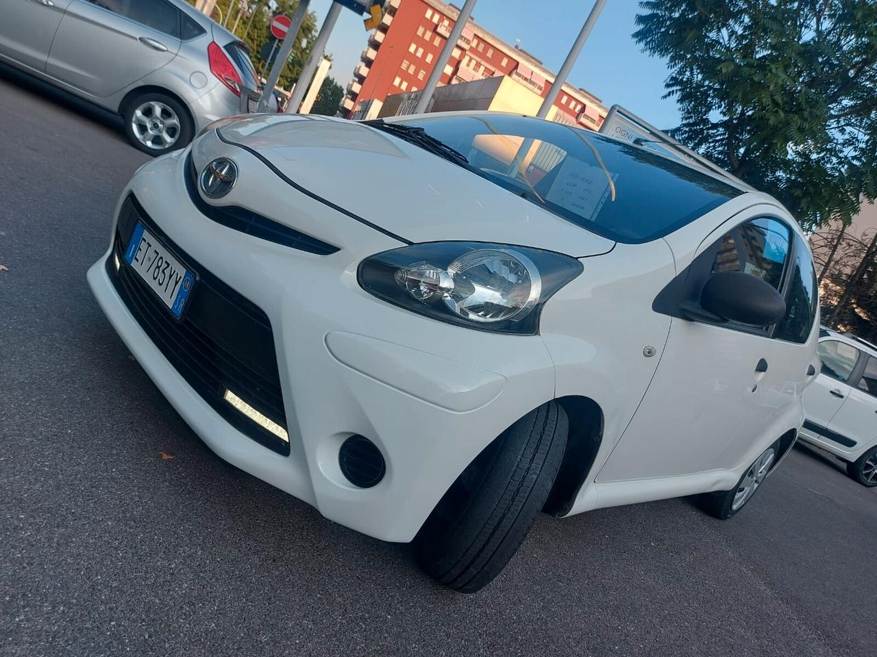 Toyota Aygo - con SENSORI DI PARCHEGGIO