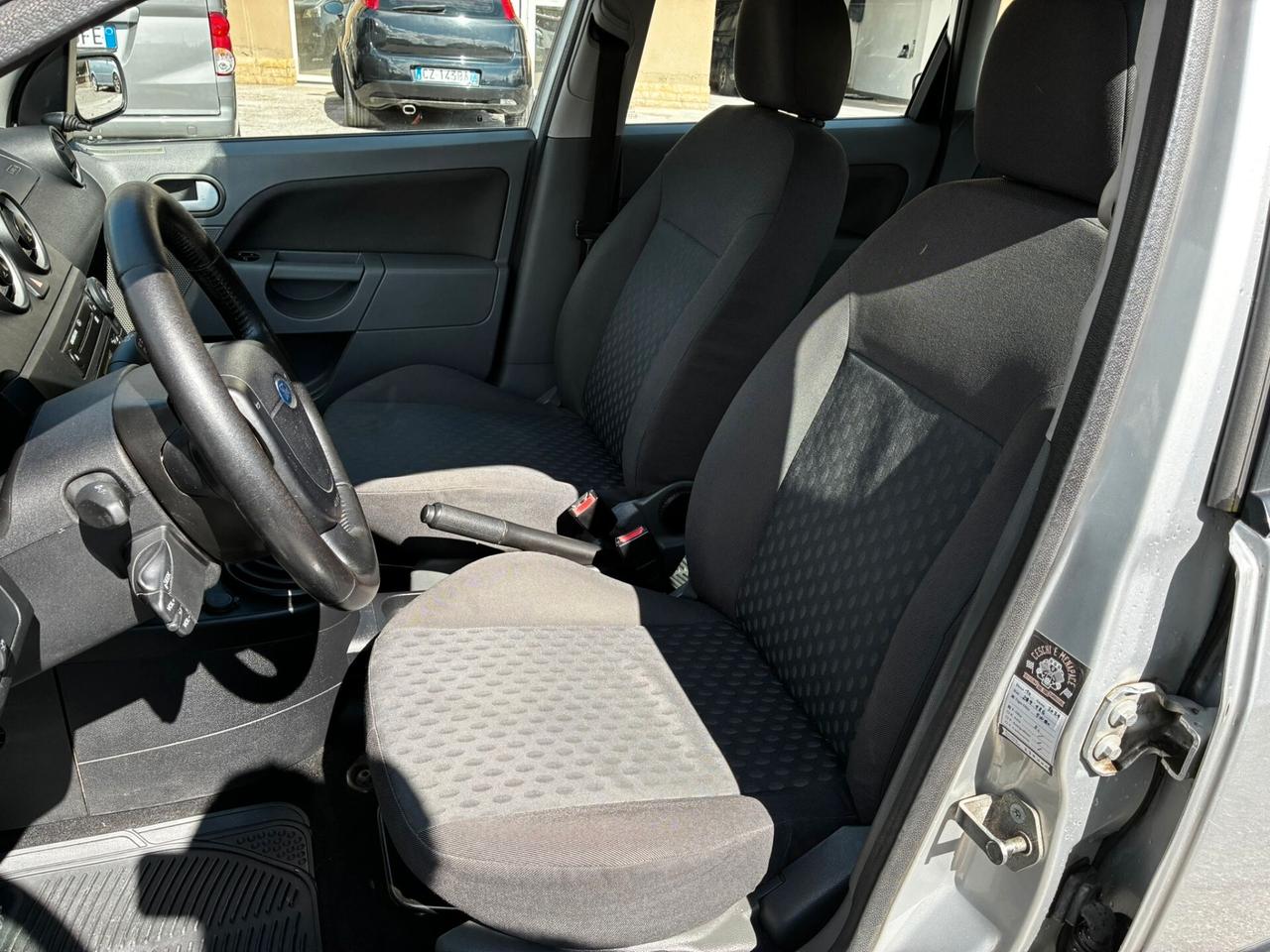 FORD FIESTA 1.2 BENZINA 75CV EURO 4 - NEOPATENTATI