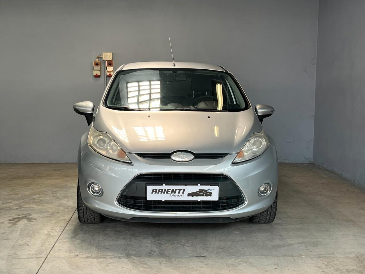 Ford Fiesta 1.2cc TITANIUM 82cv 5 PORTE x NEOPATENTATI