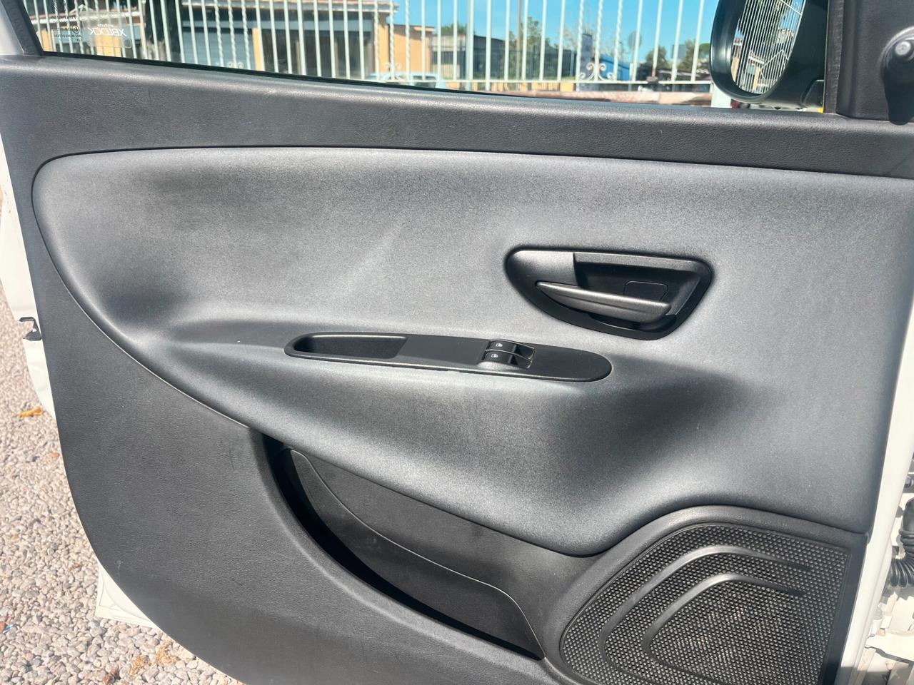 Lancia Ypsilon 1.2 69 CV 5 porte KM CERTIFICATI 2017