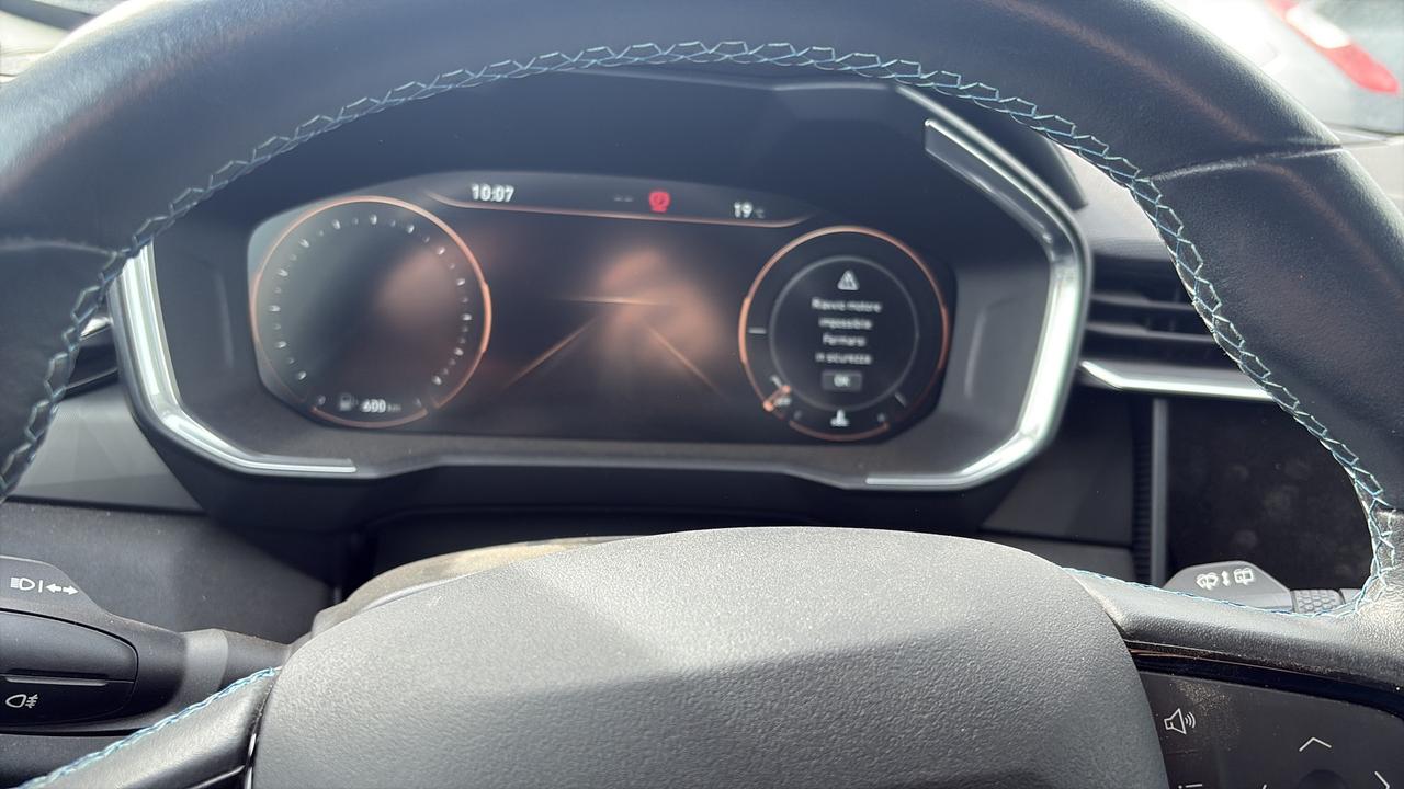 Lynk&co 01 HEV GUASTA