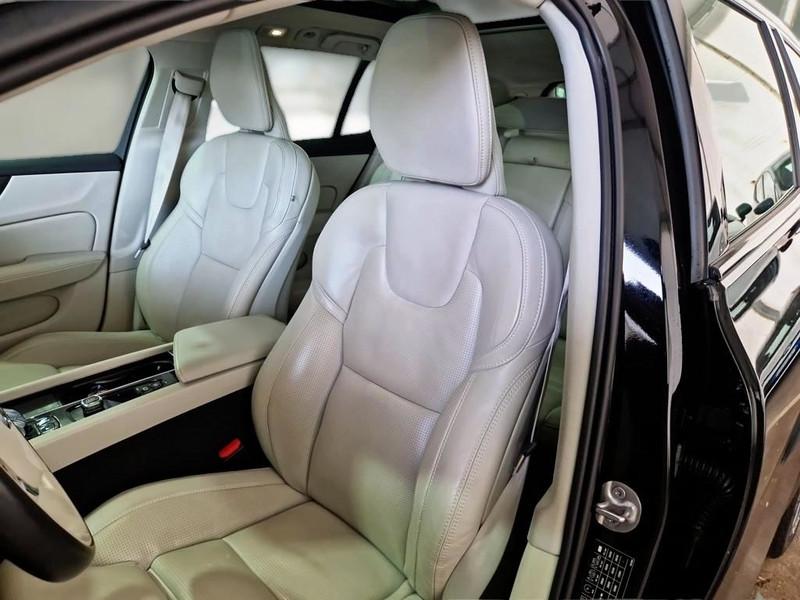 VOLVO V60 CROSS COUNTRY B4 D AWD AUTOM. ULTIMATE 5 PORTE STATION WAGON