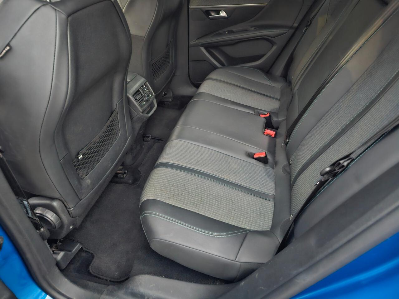 Peugeot 3008 BlueHDi 130 S&S EAT8 Allure
