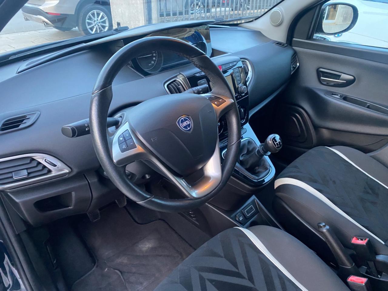 Lancia Ypsilon 1.2 69 CV 5 porte Gold