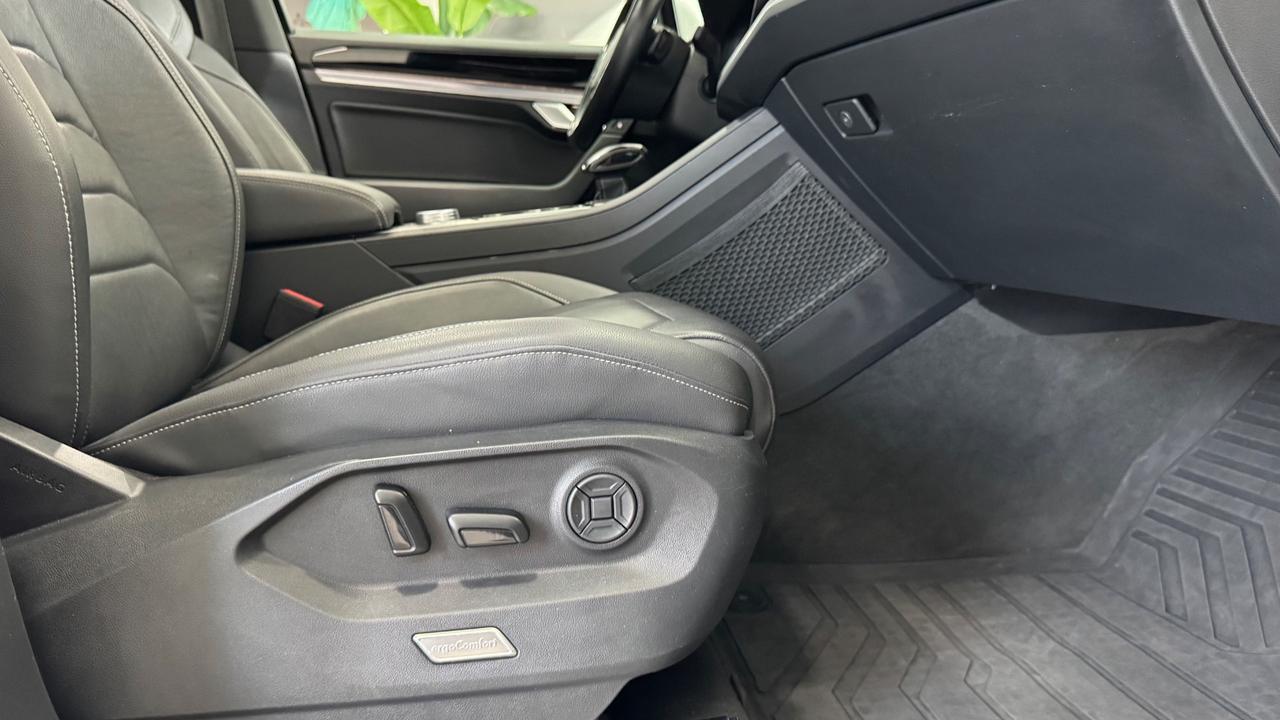 Volkswagen Touareg 3.0 V6 TDI SCR R-Line