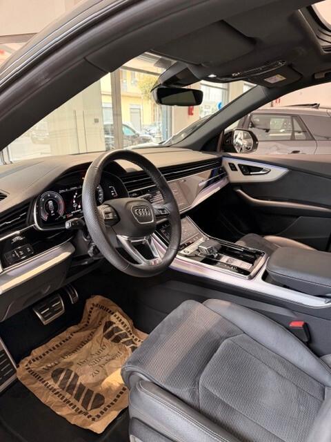 Audi Q8 BLACK LINE 50 TDI quattro 286cv