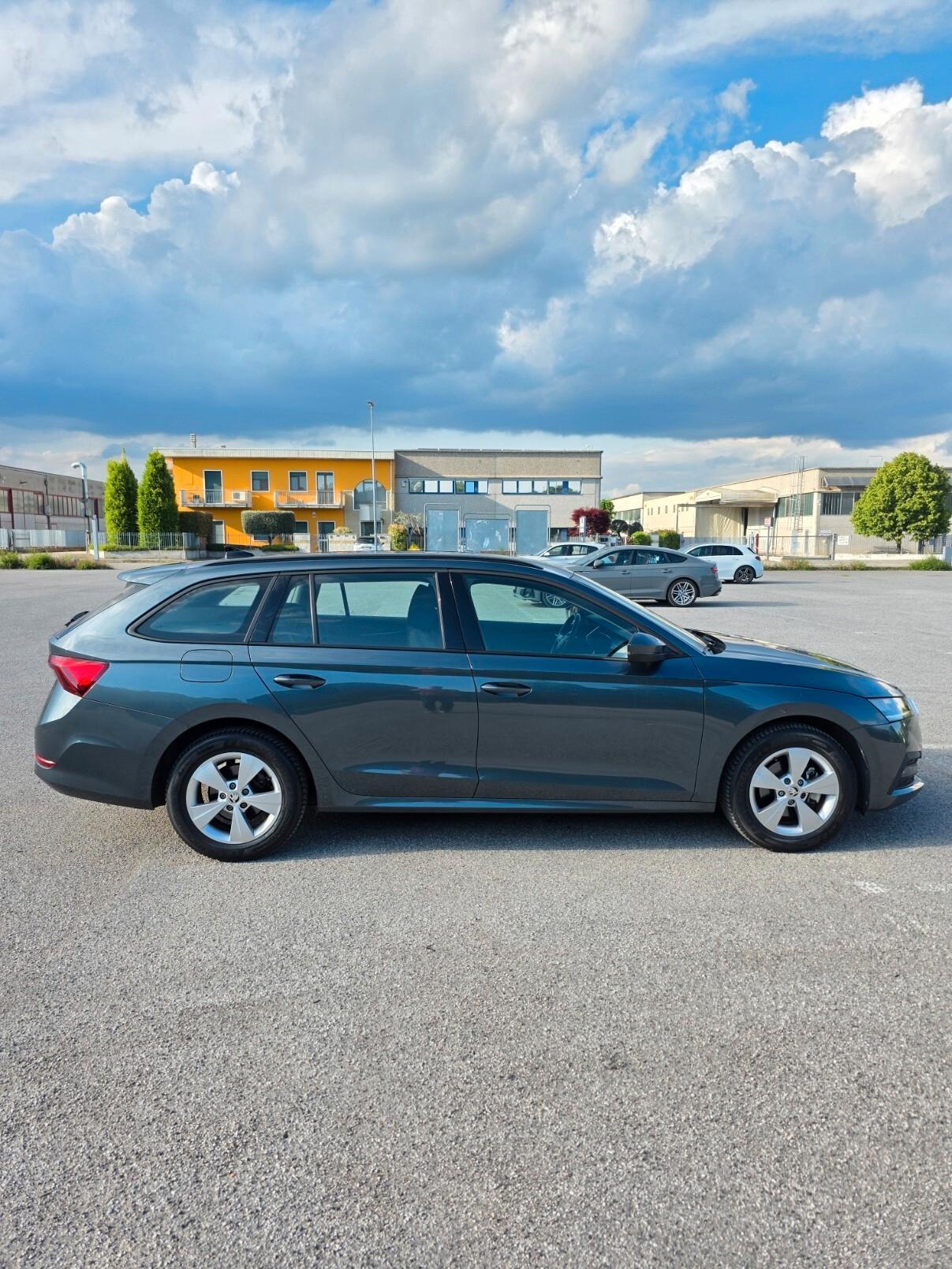Skoda Octavia 2.0 TDI EVO SCR Wagon Executive Manuale