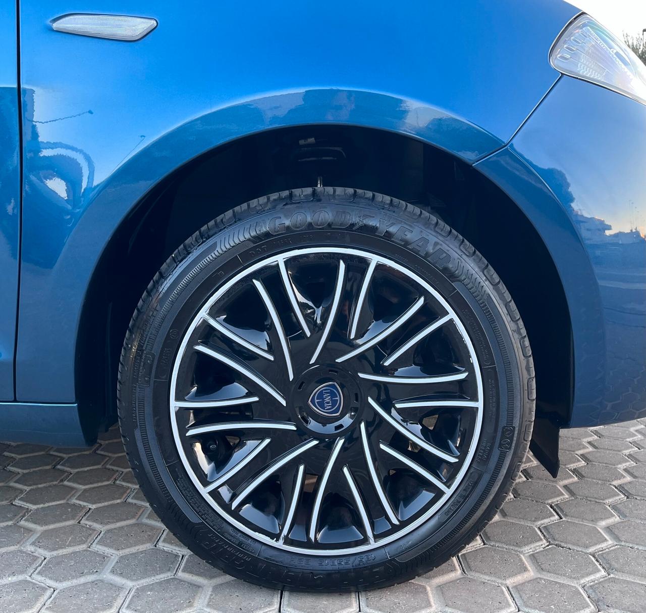 Lancia Ypsilon 1.0 FireFly 5 porte S&S Hybrid Gold