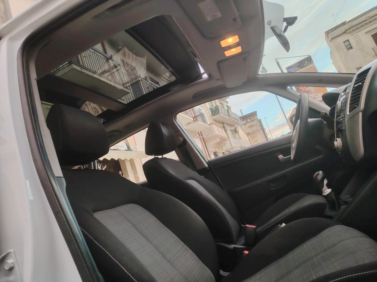 Kia Venga 1.4 CRDi 90CV Cool - TETTO APRIBILE