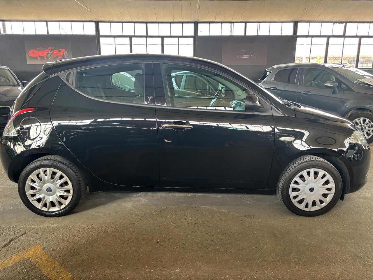 Lancia Ypsilon 1.2 69CV 5 porte S&S Platinum NEOPATENTATO