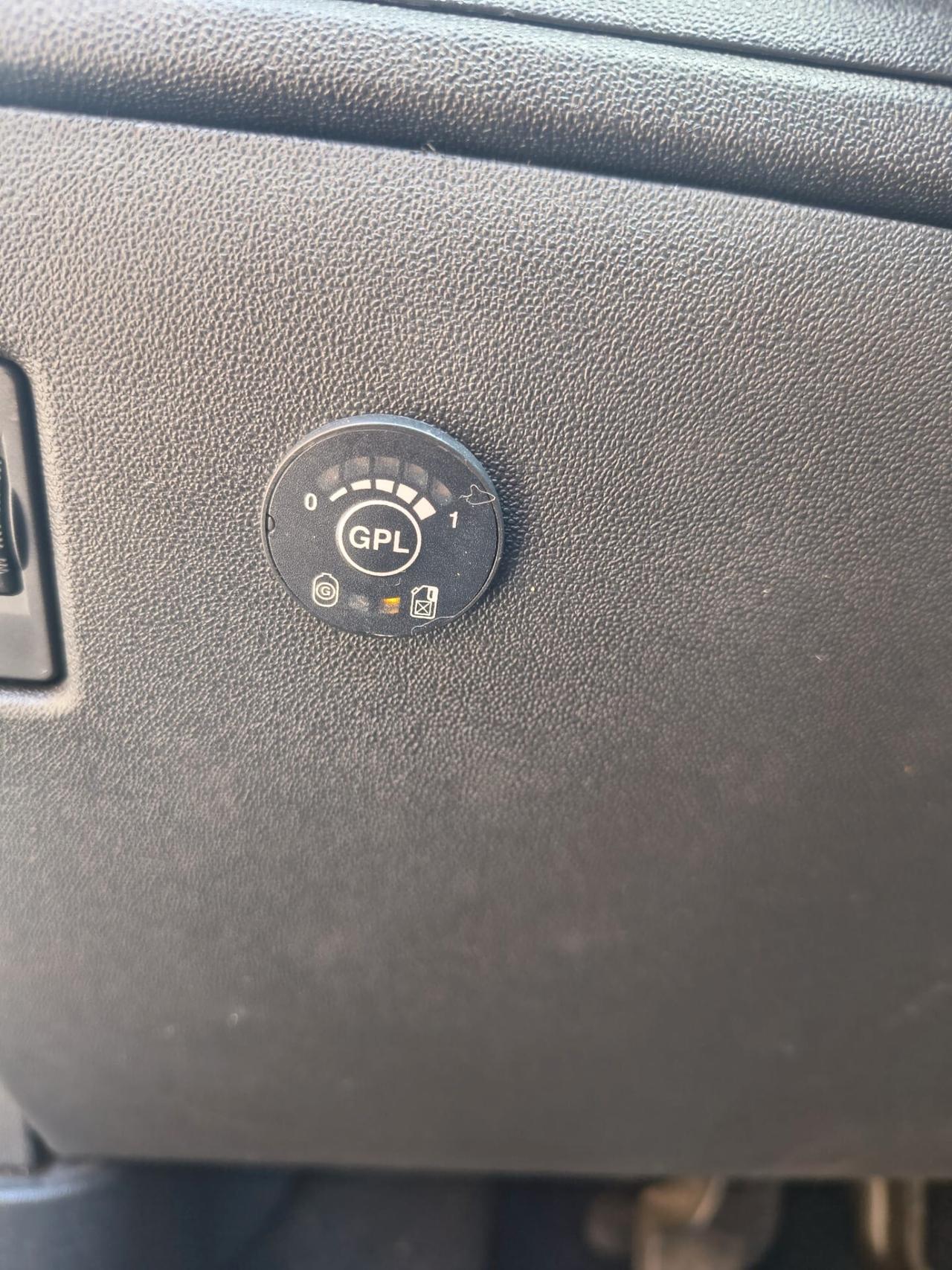 Peugeot 208 1.4 VTi 95 CV 5p. GPL Access