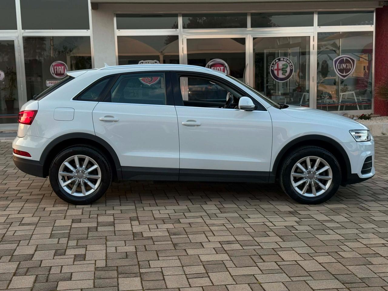 Audi Q3 2.0 TDI 120 CV Business