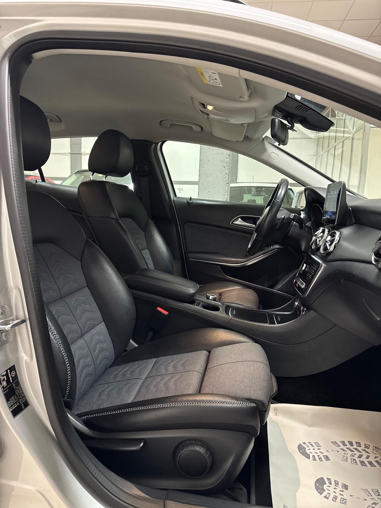 Mercedes-benz GLA 180 d Premium