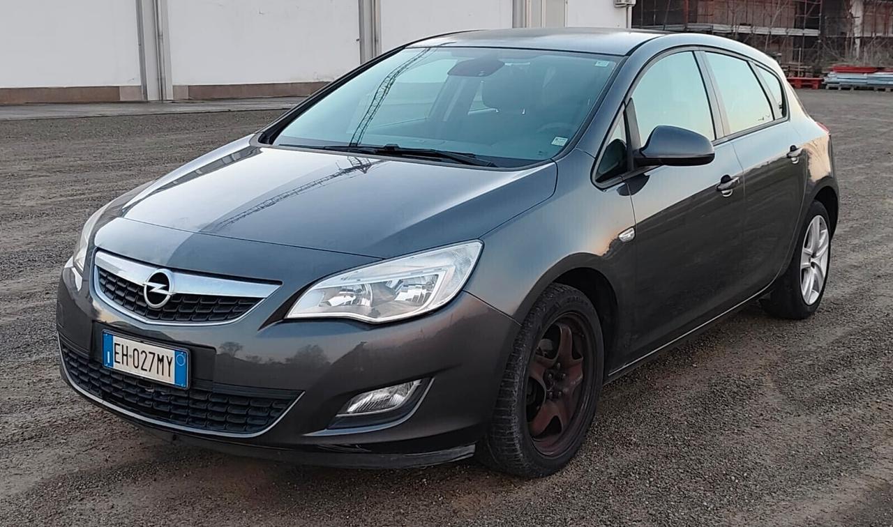 Opel Astra 1.6 115CV 5 porte Cosmo