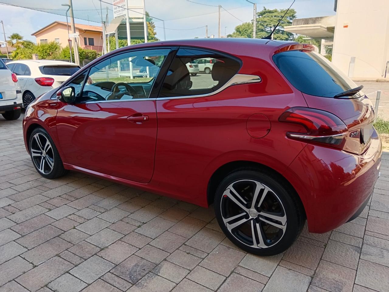 Peugeot 208 BlueHDi 120 S&S 3 porte GT Line