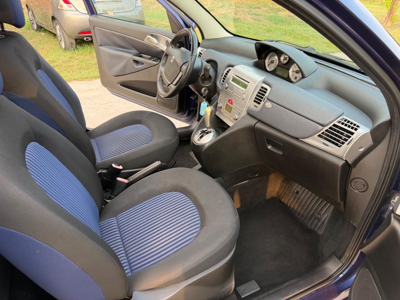 Lancia Ypsilon 1.4 16V Platino