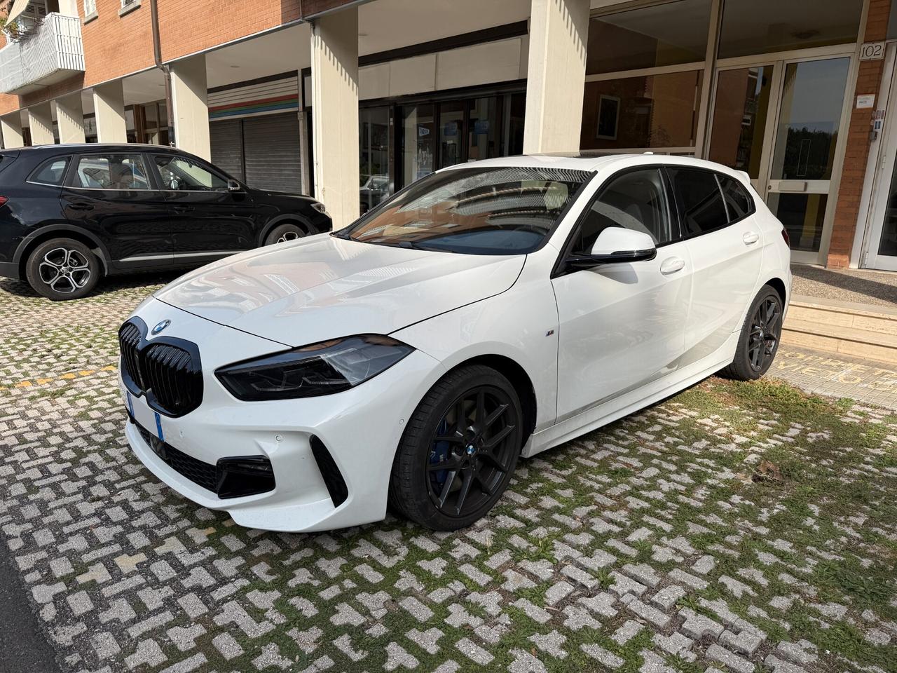 Bmw 118i M Sport Pro full optional, tetto panoramico, sedili a guscio alcantara, tagliandi bmw