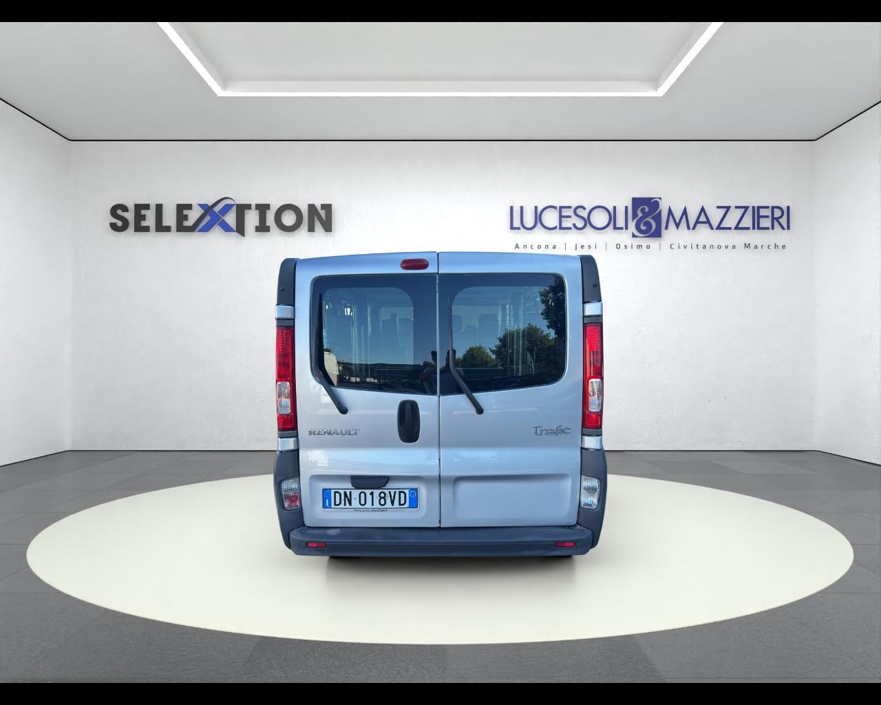 RENAULT Trafic 3ª serie - Trafic T29 2.0 dCi/115 PL-TN Passenger Pack